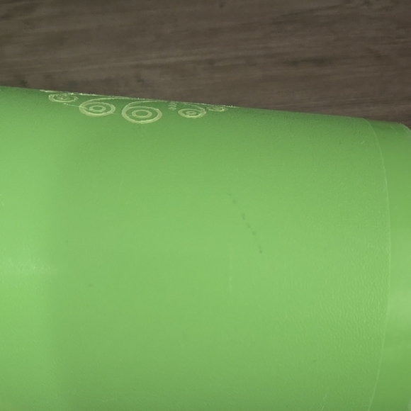 Vintage Green Tupperware Servalier Container with Lid 811 and 812 - Picture 8 of 10